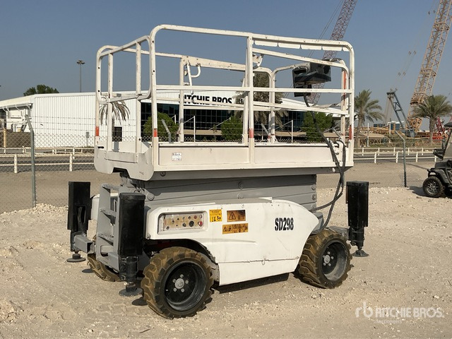 2004 Haulotte Compact 12DX 4x4 Diesel Scissor Lift - رافعات مقصية: صور 1 2004 Haulotte Compact 12DX 4x4 Diesel Scissor Lift - رافعات مقصية: صور 1