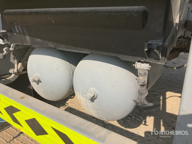 2005 Volvo FM12-380 6x4 T/A Dump Truck - قلابات: صور 4 2005 Volvo FM12-380 6x4 T/A Dump Truck - قلابات: صور 4