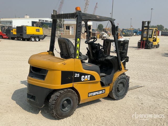 2010 Cat DP25NT 2.5 ton Forklift - رافعة شوكية ديزل: صور 3 2010 Cat DP25NT 2.5 ton Forklift - رافعة شوكية ديزل: صور 3