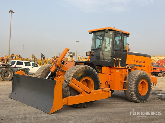2010 Yutong GQ320A - بلدوزر: صور 1 2010 Yutong GQ320A - بلدوزر: صور 1