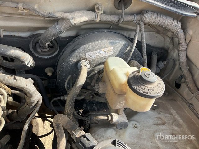 2011 Toyota Hilux 4x4 Crew Cab Pickup - شاحنة البيك أب: صور 4 2011 Toyota Hilux 4x4 Crew Cab Pickup - شاحنة البيك أب: صور 4