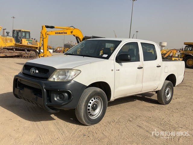2011 Toyota Hilux 4x4 Crew Cab Pickup - شاحنة البيك أب: صور 1 2011 Toyota Hilux 4x4 Crew Cab Pickup - شاحنة البيك أب: صور 1