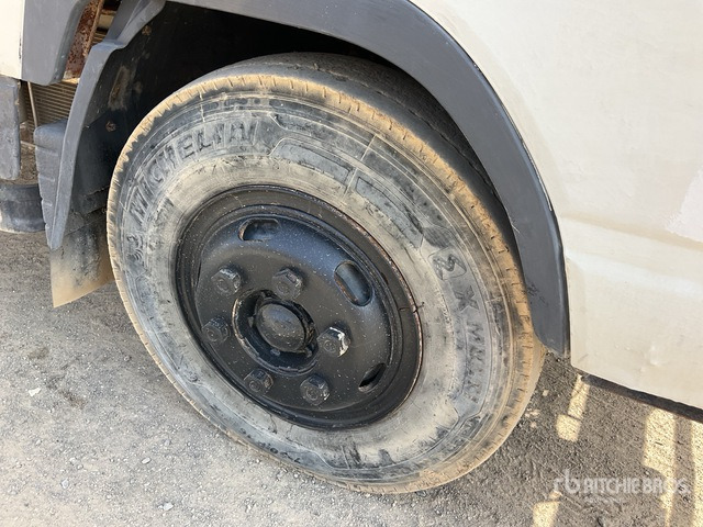 2012 Mitsubishi Canter 4x2 Crew Cab Flatbed Truck - شاحنات مسطحة: صور 5 2012 Mitsubishi Canter 4x2 Crew Cab Flatbed Truck - شاحنات مسطحة: صور 5