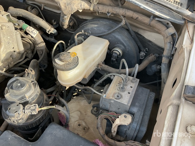 2012 Toyota Hilux 4x4 Crew Cab Pickup - شاحنة البيك أب: صور 4 2012 Toyota Hilux 4x4 Crew Cab Pickup - شاحنة البيك أب: صور 4