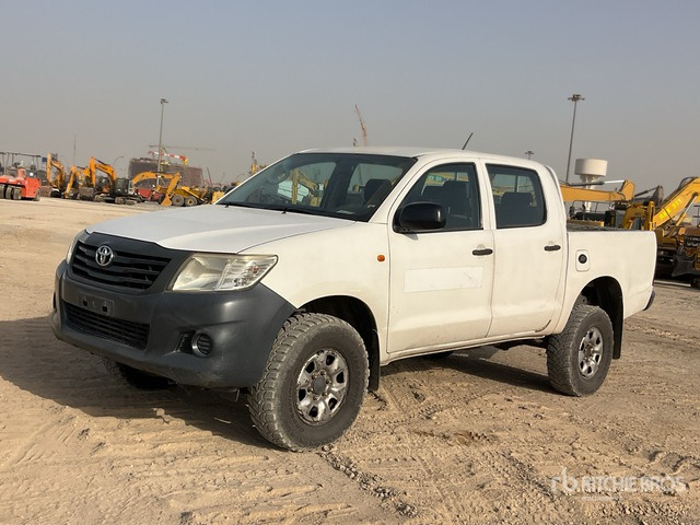 2012 Toyota Hilux 4x4 Crew Cab Pickup - شاحنة البيك أب: صور 1 2012 Toyota Hilux 4x4 Crew Cab Pickup - شاحنة البيك أب: صور 1