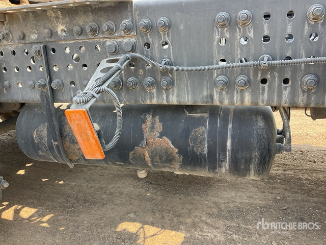 2013 Mercedes-Benz Actros 1845LS 4x2 S/A Sleeper Truck Tractor - شاحنة جرار: صور 5 2013 Mercedes-Benz Actros 1845LS 4x2 S/A Sleeper Truck Tractor - شاحنة جرار: صور 5