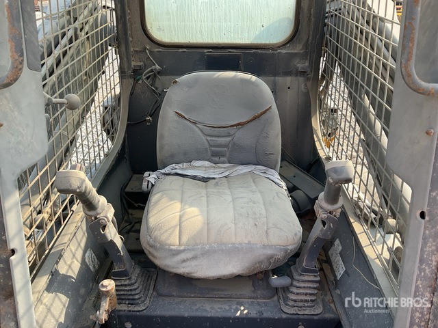 2014 New Holland L225 (Inoperable) Skid Steer Loader - شيول صغير: صور 5 2014 New Holland L225 (Inoperable) Skid Steer Loader - شيول صغير: صور 5