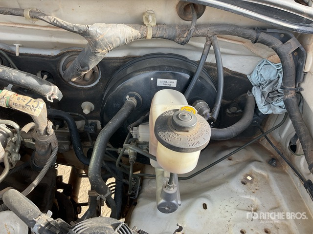 2014 Toyota Hilux 4x4 Crew Cab Pickup - شاحنة البيك أب: صور 4 2014 Toyota Hilux 4x4 Crew Cab Pickup - شاحنة البيك أب: صور 4