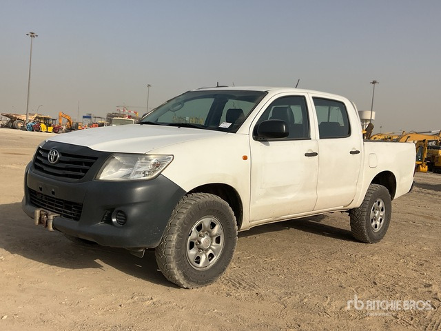 2014 Toyota Hilux 4x4 Crew Cab Pickup - شاحنة البيك أب: صور 1 2014 Toyota Hilux 4x4 Crew Cab Pickup - شاحنة البيك أب: صور 1