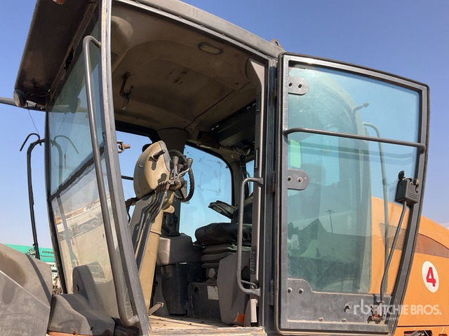 2016 Case 845B Motor Grader - آلة تسوية الأرض: صور 5 2016 Case 845B Motor Grader - آلة تسوية الأرض: صور 5