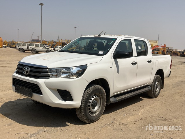2018 Toyota Hilux 4x4 Crew Cab Pickup - شاحنة البيك أب: صور 3 2018 Toyota Hilux 4x4 Crew Cab Pickup - شاحنة البيك أب: صور 3
