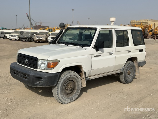 2018 Toyota Land Cruiser 76L 4x4 SUV - سيارة دفع رباعي: صور 2 2018 Toyota Land Cruiser 76L 4x4 SUV - سيارة دفع رباعي: صور 2