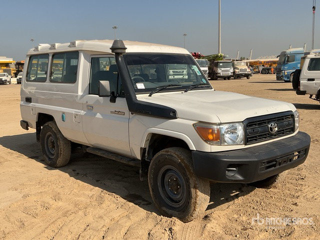 2018 Toyota Land Cruiser 78R 4x4 SUV - سيارة دفع رباعي: صور 1 2018 Toyota Land Cruiser 78R 4x4 SUV - سيارة دفع رباعي: صور 1