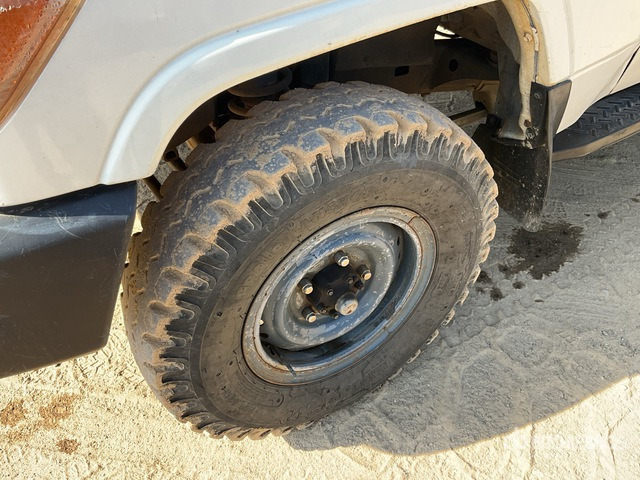 2018 Toyota Land Cruiser 78R 4x4 SUV - سيارة دفع رباعي: صور 5 2018 Toyota Land Cruiser 78R 4x4 SUV - سيارة دفع رباعي: صور 5