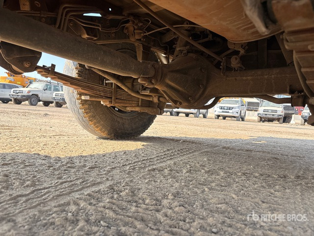 2018 Toyota Land Cruiser 78R 4x4 SUV - سيارة دفع رباعي: صور 5 2018 Toyota Land Cruiser 78R 4x4 SUV - سيارة دفع رباعي: صور 5