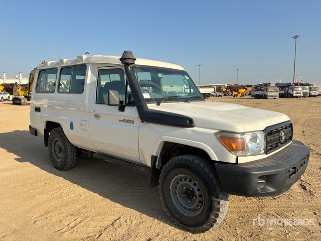 2018 Toyota Land Cruiser 78R 4x4 SUV - سيارة دفع رباعي: صور 1 2018 Toyota Land Cruiser 78R 4x4 SUV - سيارة دفع رباعي: صور 1