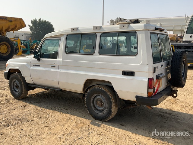 2018 Toyota Land Cruiser 78R 4x4 SUV - سيارة دفع رباعي: صور 3 2018 Toyota Land Cruiser 78R 4x4 SUV - سيارة دفع رباعي: صور 3