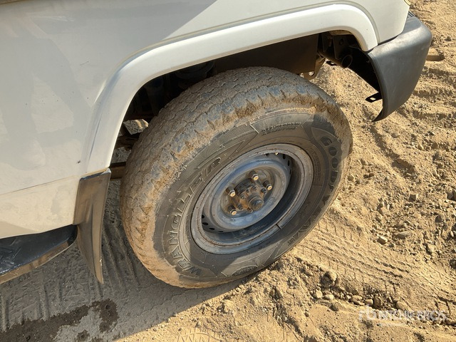 2018 Toyota Land Cruiser 78R 4x4 SUV - سيارة دفع رباعي: صور 5 2018 Toyota Land Cruiser 78R 4x4 SUV - سيارة دفع رباعي: صور 5