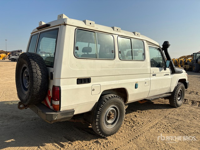 2018 Toyota Land Cruiser 78R 4x4 SUV - سيارة دفع رباعي: صور 2 2018 Toyota Land Cruiser 78R 4x4 SUV - سيارة دفع رباعي: صور 2