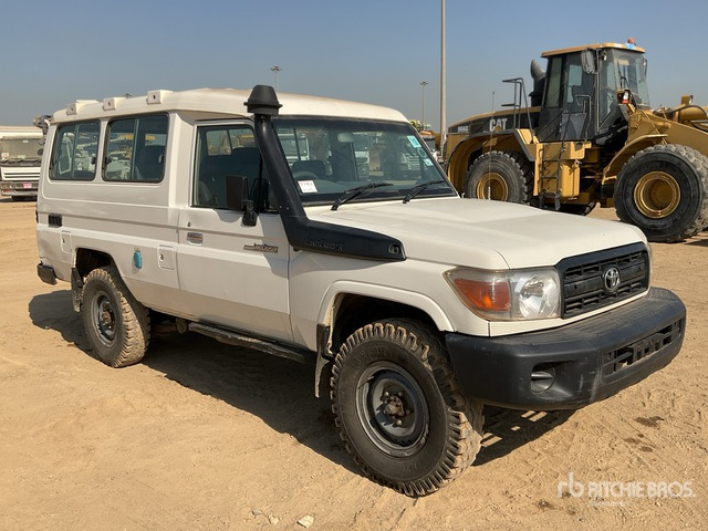 2018 Toyota Land Cruiser 78R 4x4 SUV - سيارة دفع رباعي: صور 1 2018 Toyota Land Cruiser 78R 4x4 SUV - سيارة دفع رباعي: صور 1