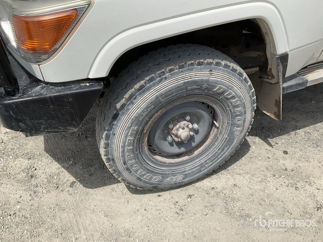 2019 Toyota Land Cruiser 76L 4x4 SUV - سيارة دفع رباعي: صور 5 2019 Toyota Land Cruiser 76L 4x4 SUV - سيارة دفع رباعي: صور 5
