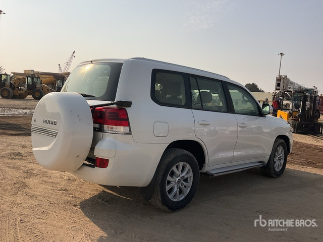 2019 Toyota Land Cruiser GXR- 200L 4x4 SUV - سيارة دفع رباعي: صور 3 2019 Toyota Land Cruiser GXR- 200L 4x4 SUV - سيارة دفع رباعي: صور 3