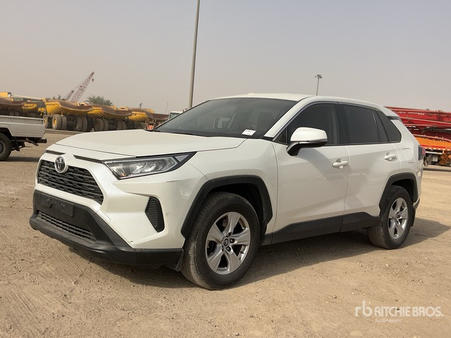 2019 Toyota RAV4 4WD SUV - سيارة دفع رباعي: صور 2 2019 Toyota RAV4 4WD SUV - سيارة دفع رباعي: صور 2