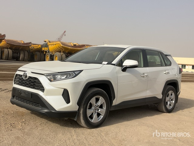 2019 Toyota RAV4 4WD SUV - سيارة دفع رباعي: صور 2 2019 Toyota RAV4 4WD SUV - سيارة دفع رباعي: صور 2