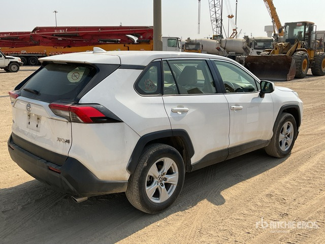 2019 Toyota RAV4 4WD SUV - سيارة دفع رباعي: صور 2 2019 Toyota RAV4 4WD SUV - سيارة دفع رباعي: صور 2