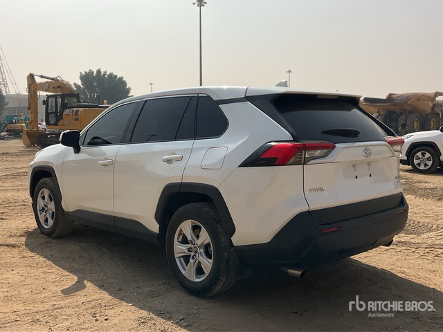 2019 Toyota RAV4 4WD SUV - سيارة دفع رباعي: صور 2 2019 Toyota RAV4 4WD SUV - سيارة دفع رباعي: صور 2