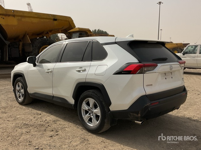 2019 Toyota RAV4 4WD SUV - سيارة دفع رباعي: صور 5 2019 Toyota RAV4 4WD SUV - سيارة دفع رباعي: صور 5