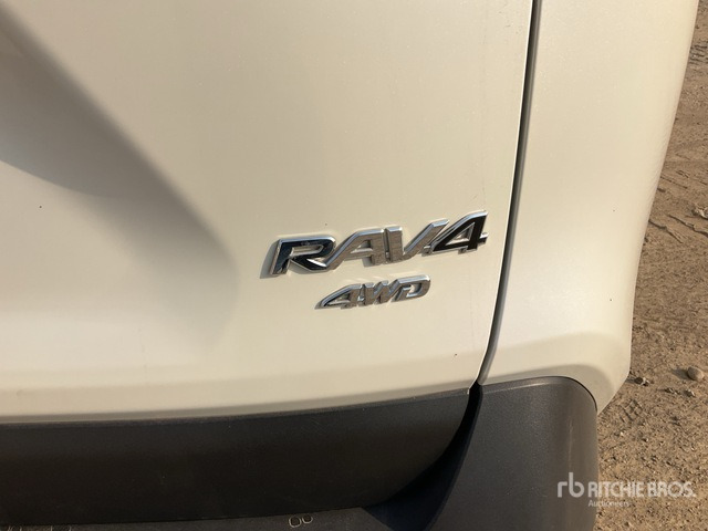 2019 Toyota RAV4 4WD SUV - سيارة دفع رباعي: صور 4 2019 Toyota RAV4 4WD SUV - سيارة دفع رباعي: صور 4