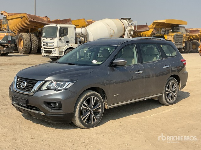2020 Nissan Pathfinder 4WD Hybrid SUV - سيارة دفع رباعي: صور 1 2020 Nissan Pathfinder 4WD Hybrid SUV - سيارة دفع رباعي: صور 1