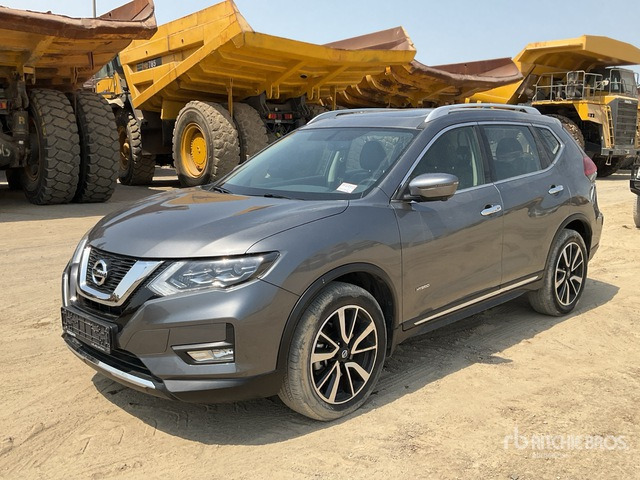 2020 Nissan X-Trail Hybrid SUV - سيارة دفع رباعي: صور 1 2020 Nissan X-Trail Hybrid SUV - سيارة دفع رباعي: صور 1