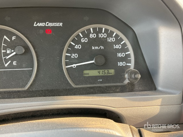 2023 Toyota Land Cruiser 79L 4x4 Crew Cab Pickup - شاحنة البيك أب: صور 2 2023 Toyota Land Cruiser 79L 4x4 Crew Cab Pickup - شاحنة البيك أب: صور 2