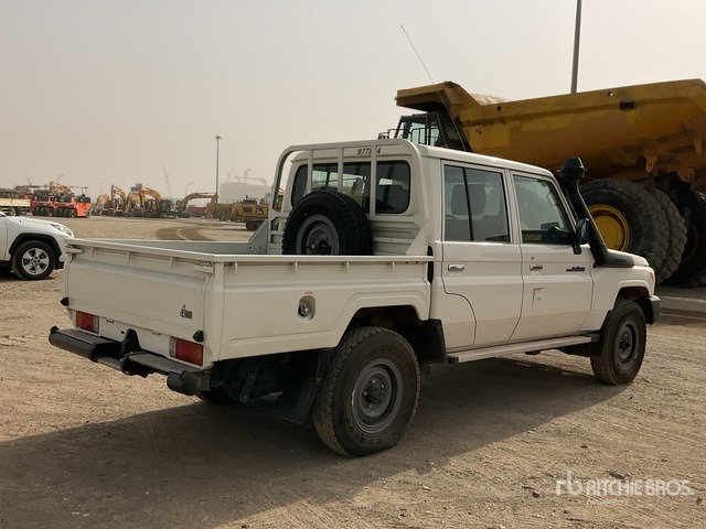 2023 Toyota Land Cruiser 79L 4x4 Crew Cab Pickup - شاحنة البيك أب: صور 5 2023 Toyota Land Cruiser 79L 4x4 Crew Cab Pickup - شاحنة البيك أب: صور 5