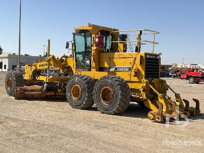 KOMATSU GD825A-2 - آلة تسوية الأرض: صور 2 KOMATSU GD825A-2 - آلة تسوية الأرض: صور 2