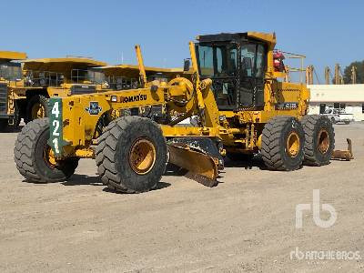 KOMATSU GD825A-2 - آلة تسوية الأرض: صور 1 KOMATSU GD825A-2 - آلة تسوية الأرض: صور 1