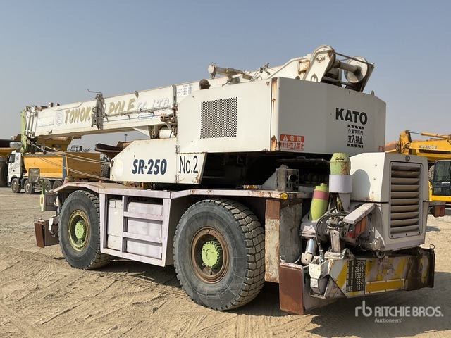 Kato KR25H-V Rough Terrain Crane - رافعة الطرق الوعرة: صور 4 Kato KR25H-V Rough Terrain Crane - رافعة الطرق الوعرة: صور 4