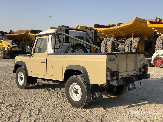Land Rover Defender 110 - شاحنة البيك أب: صور 4 Land Rover Defender 110 - شاحنة البيك أب: صور 4