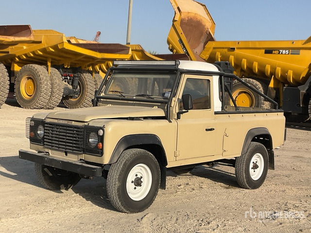 Land Rover Defender 110 - شاحنة البيك أب: صور 1 Land Rover Defender 110 - شاحنة البيك أب: صور 1