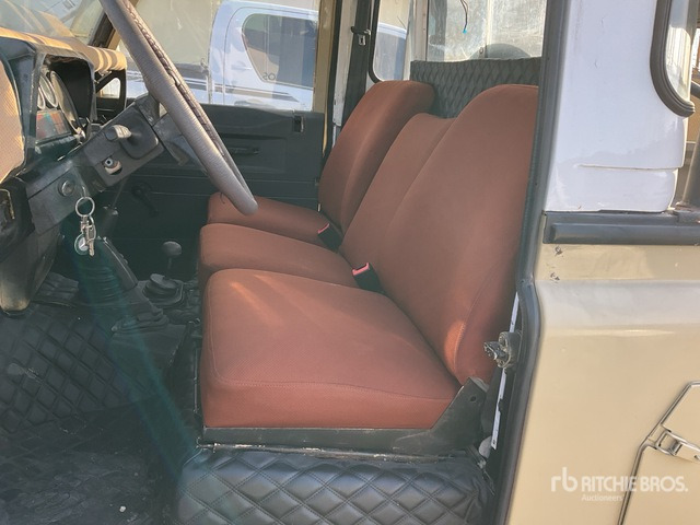 Land Rover Defender 110 - شاحنة البيك أب: صور 5 Land Rover Defender 110 - شاحنة البيك أب: صور 5