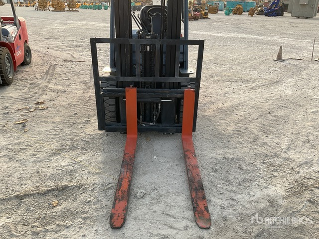 Toyota 72-8FDN30 - رافعة شوكية ديزل: صور 5 Toyota 72-8FDN30 - رافعة شوكية ديزل: صور 5