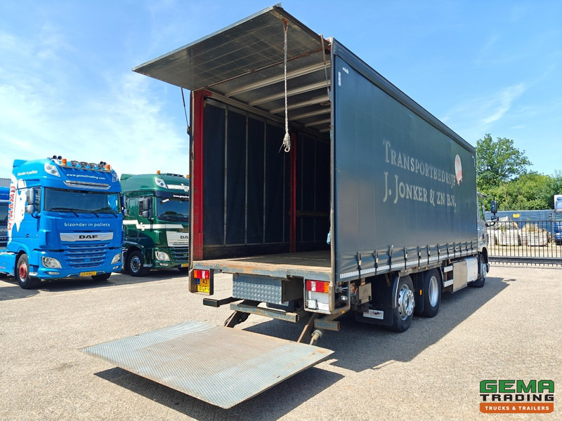 DAF CF 400 FAN 6x2/4 SpaceCab Euro6A - Schuifzeilenbak 7.7m + Laadklep 2000kg - HH Vloer - AanhangerKoppeling - شاحنة ستارة: صور 2 DAF CF 400 FAN 6x2/4 SpaceCab Euro6A - Schuifzeilenbak 7.7m + Laadklep 2000kg - HH Vloer - AanhangerKoppeling - شاحنة ستارة: صور 2