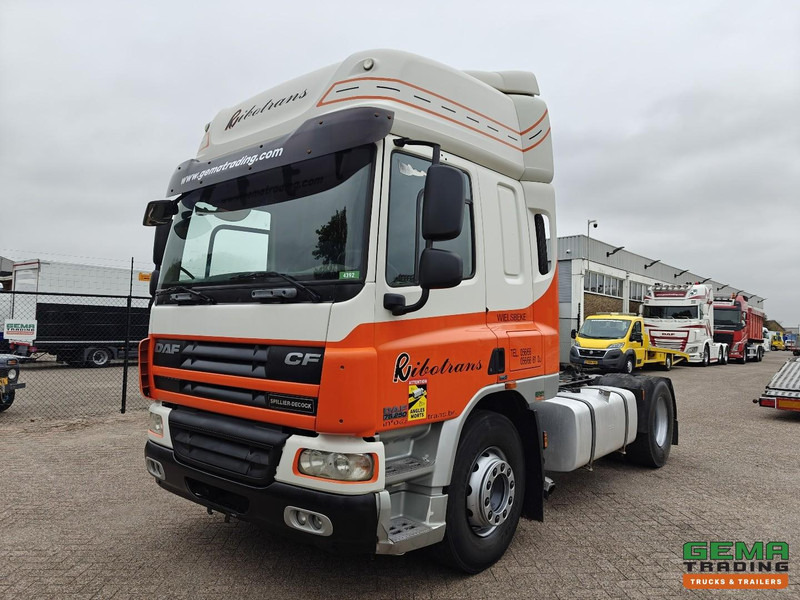 DAF CF75.250 4x2 SpaceCab Euro5 - Handgeschakeld - Airco - شاحنة جرار: صور 1 DAF CF75.250 4x2 SpaceCab Euro5 - Handgeschakeld - Airco - شاحنة جرار: صور 1