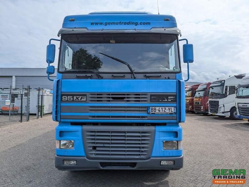 بصندوق مغلق شاحنة DAF XF95.430 4x2 Spacecab Euro2 - Retarder - Geslotenbak 7.7m - Handgeschakeld - Vangmuil: صور 7 بصندوق مغلق شاحنة DAF XF95.430 4x2 Spacecab Euro2 - Retarder - Geslotenbak 7.7m - Handgeschakeld - Vangmuil: صور 7
