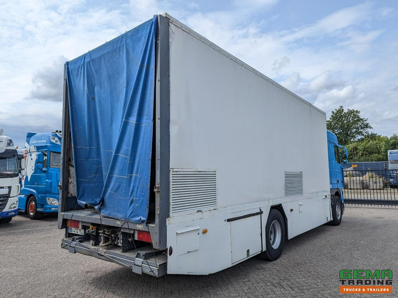 DAF XF95.430 4x2 Spacecab Euro2 - Retarder - Geslotenbak 7.7m - Handgeschakeld - Vangmuil - بصندوق مغلق شاحنة: صور 3 DAF XF95.430 4x2 Spacecab Euro2 - Retarder - Geslotenbak 7.7m - Handgeschakeld - Vangmuil - بصندوق مغلق شاحنة: صور 3