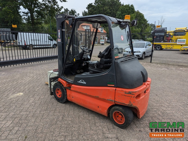 Linde E30 02 - 4058 uur - Duplex Mast - Volrubber Banden - Eurotron 80V-80A Oplader (M34) - رافعة شوكية كهربائية: صور 4 Linde E30 02 - 4058 uur - Duplex Mast - Volrubber Banden - Eurotron 80V-80A Oplader (M34) - رافعة شوكية كهربائية: صور 4