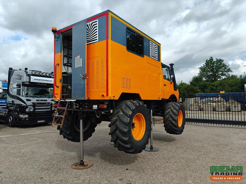 Mercedes-Benz Unimog 1300L 4x4 Handgeschakeld - GeslotenBak - PTO - Hydr. steunpoten - Webasto - SondeerWagen - شاحنة: صور 2 Mercedes-Benz Unimog 1300L 4x4 Handgeschakeld - GeslotenBak - PTO - Hydr. steunpoten - Webasto - SondeerWagen - شاحنة: صور 2