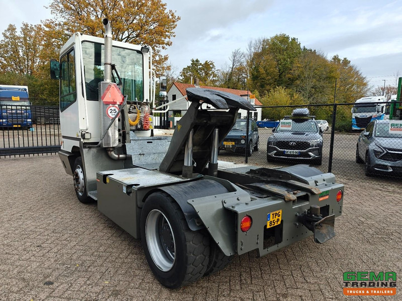 Terberg YT222 Gereviseerde Allison Versnellingsbak - Schotel 27T - Vangmuil - Cummins - Landbouw Kenteken 40km/h - جرارات صالات المطارات: صور 4 Terberg YT222 Gereviseerde Allison Versnellingsbak - Schotel 27T - Vangmuil - Cummins - Landbouw Kenteken 40km/h - جرارات صالات المطارات: صور 4